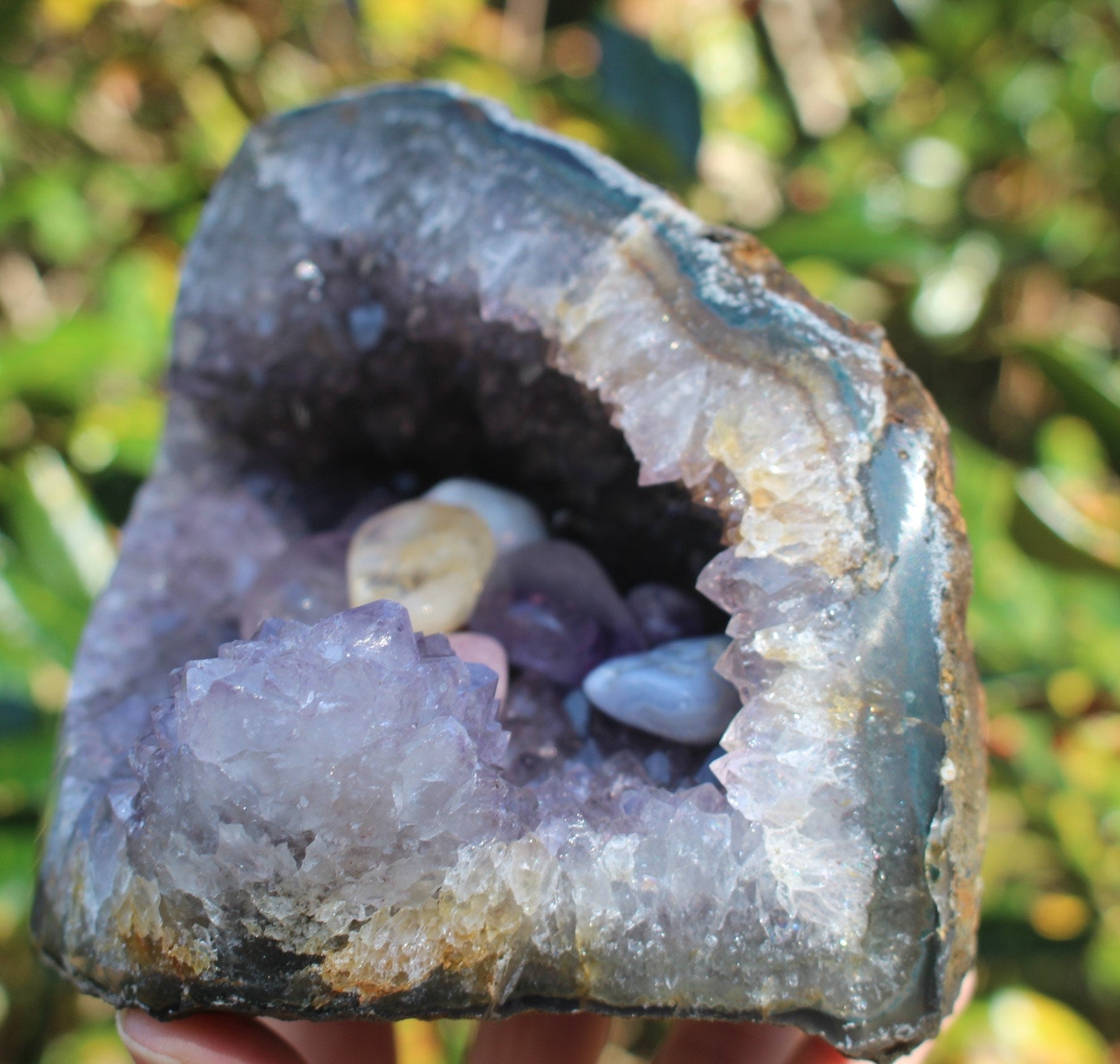 Amethyst Geode Crystal Cave, Ex Large Hollow Geode Specimen, Deep Cave Polished Edge. Free Priority Mail Shiping and insured. One of a Kind!