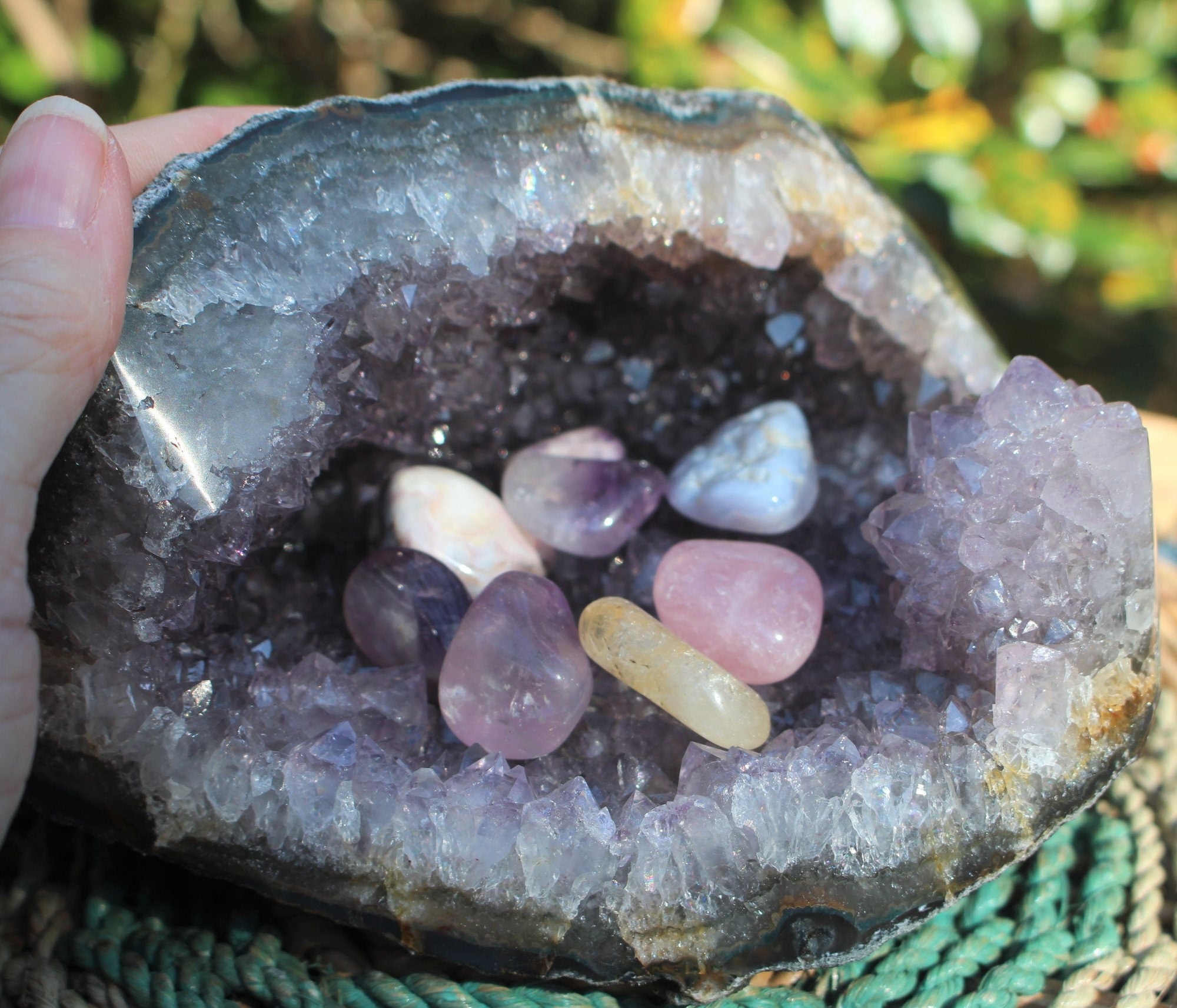 Amethyst Geode Crystal Cave, Ex Large Hollow Geode Specimen, Deep Cave Polished Edge. Free Priority Mail Shiping and insured. One of a Kind!