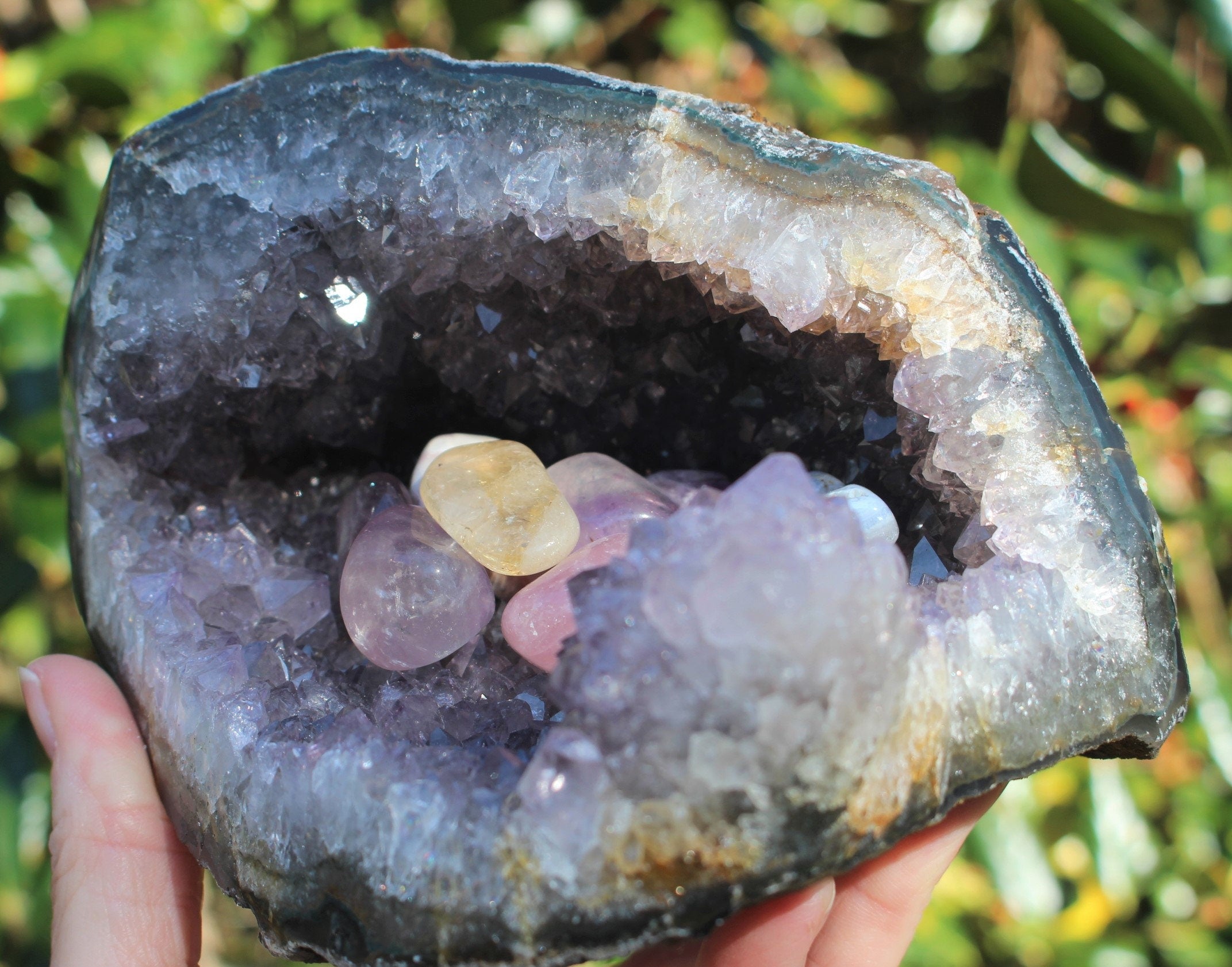 Amethyst Geode Crystal Cave, Ex Large Hollow Geode Specimen, Deep Cave Polished Edge. Free Priority Mail Shiping and insured. One of a Kind!
