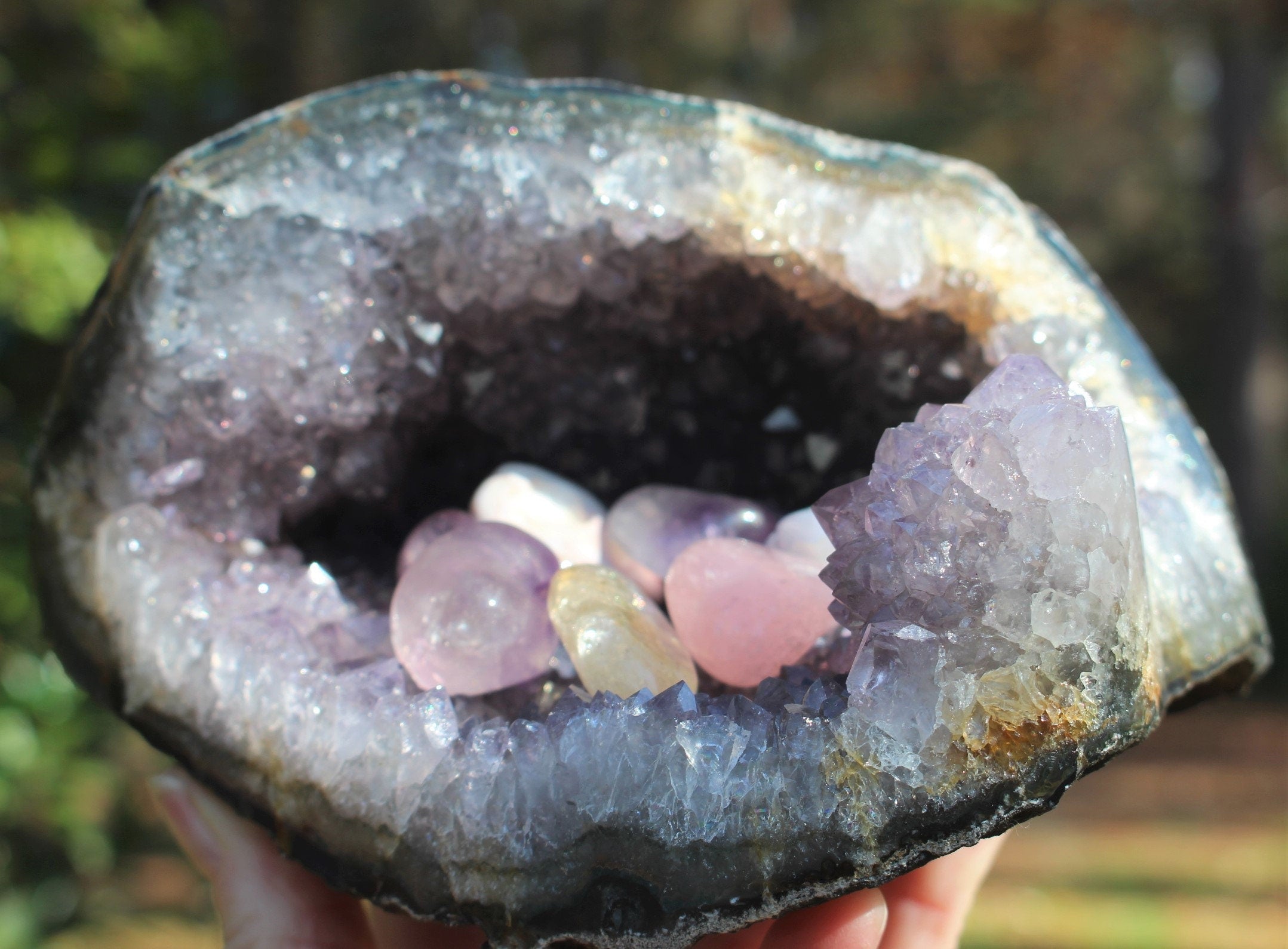 Amethyst Geode Crystal Cave, Ex Large Hollow Geode Specimen, Deep Cave Polished Edge. Free Priority Mail Shiping and insured. One of a Kind!