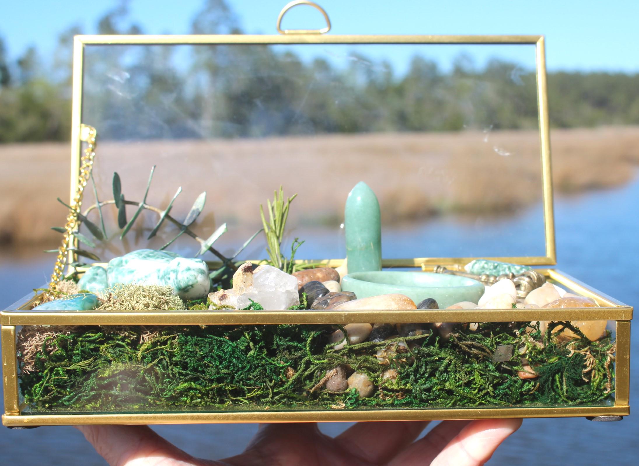 Crystal Forrest Garden Terrarium Treasure Box, Nature Relaxation Gift, Moss Agate Frog, Quartz Crystal-Jade Water Bowl-Moss, Aventurine!