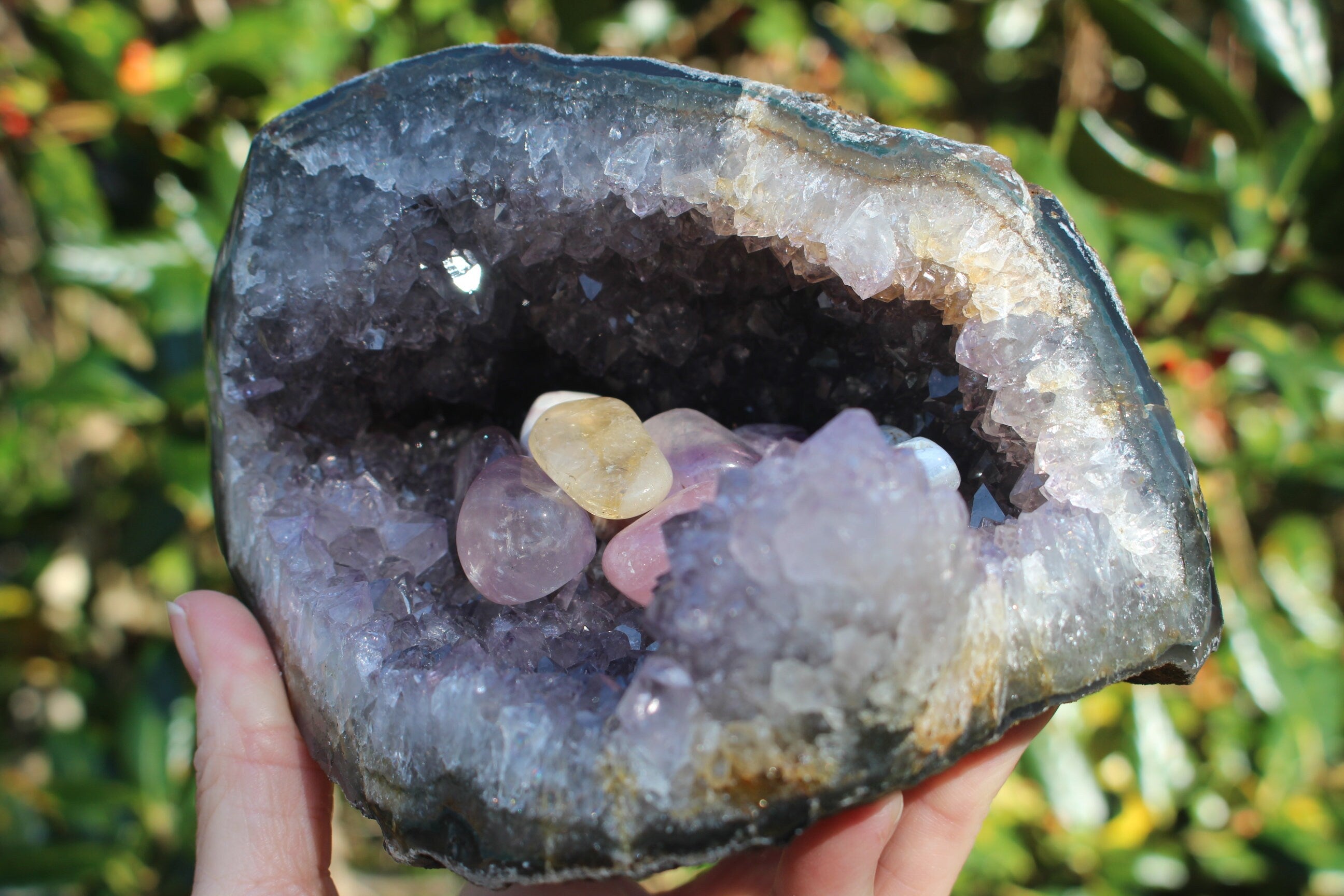 Amethyst Geode Crystal Cave, Ex Large Hollow Geode Specimen, Deep Cave Polished Edge. Free Priority Mail Shiping and insured. One of a Kind!