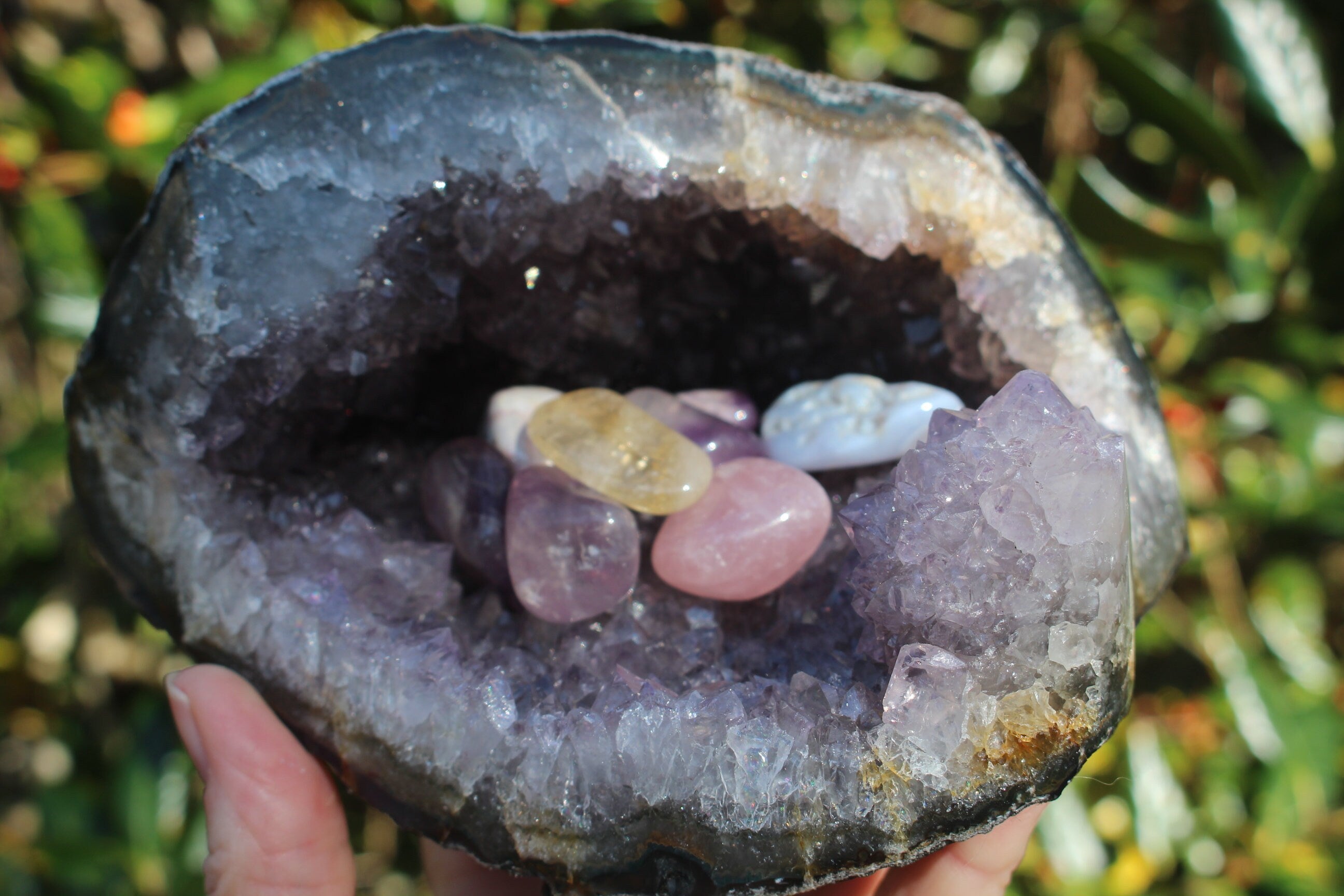 Amethyst Geode Crystal Cave, Ex Large Hollow Geode Specimen, Deep Cave Polished Edge. Free Priority Mail Shiping and insured. One of a Kind!