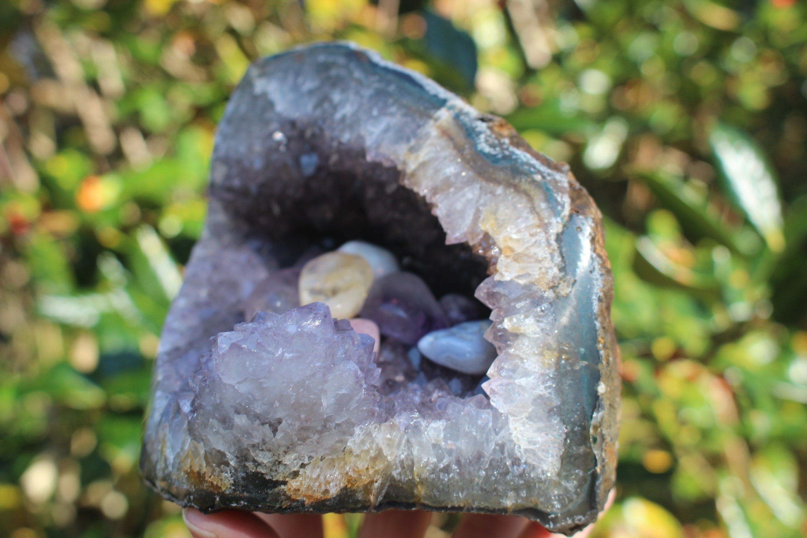 Amethyst Geode Crystal Cave, Ex Large Hollow Geode Specimen, Deep Cave Polished Edge. Free Priority Mail Shiping and insured. One of a Kind!